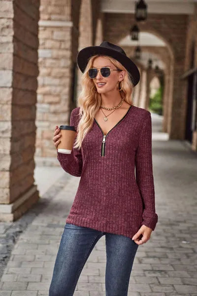 Maglia alla moda donna slim autunno-inverno in 2 colori diversi a manica lunga con scollo a v